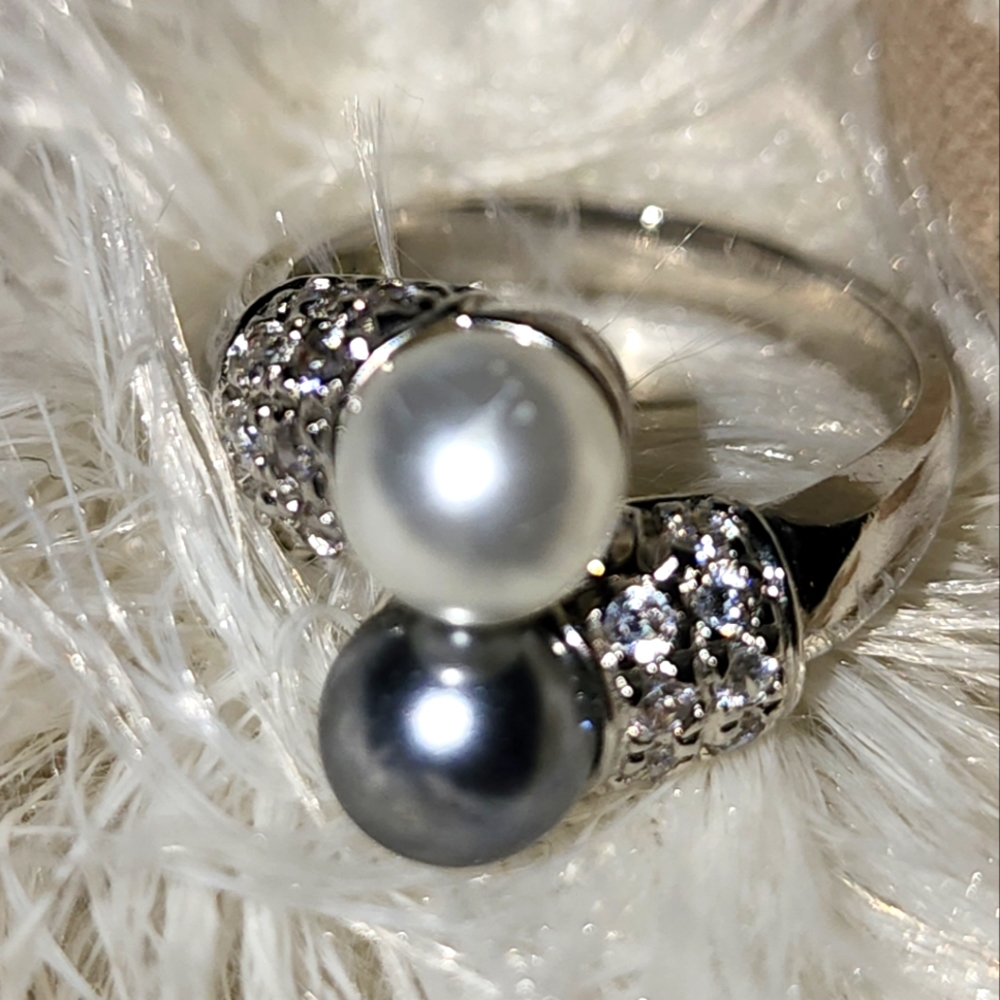 🌟LN🌟 White and Gray Pearl Ring Sz 6 Sterling Silver